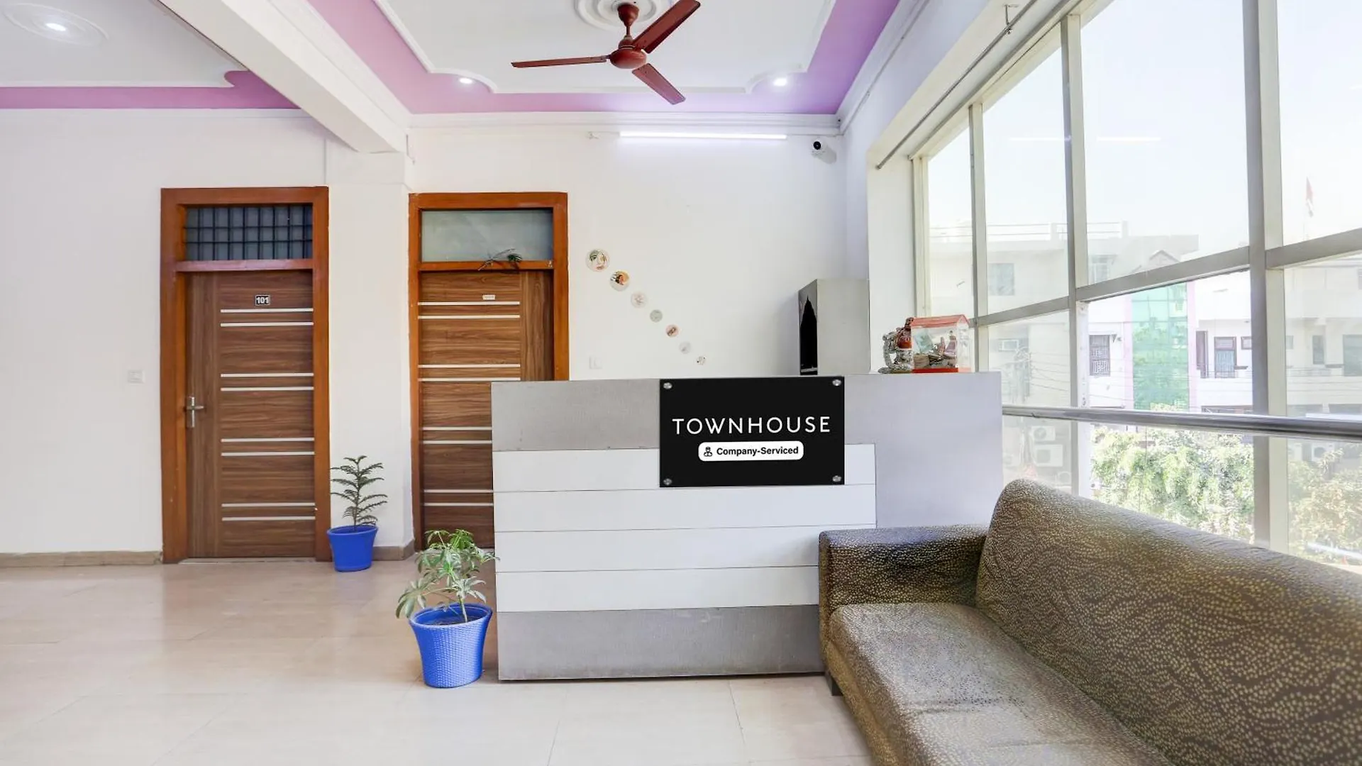Super Townhouse Sector 4 Gurgaon Hotel