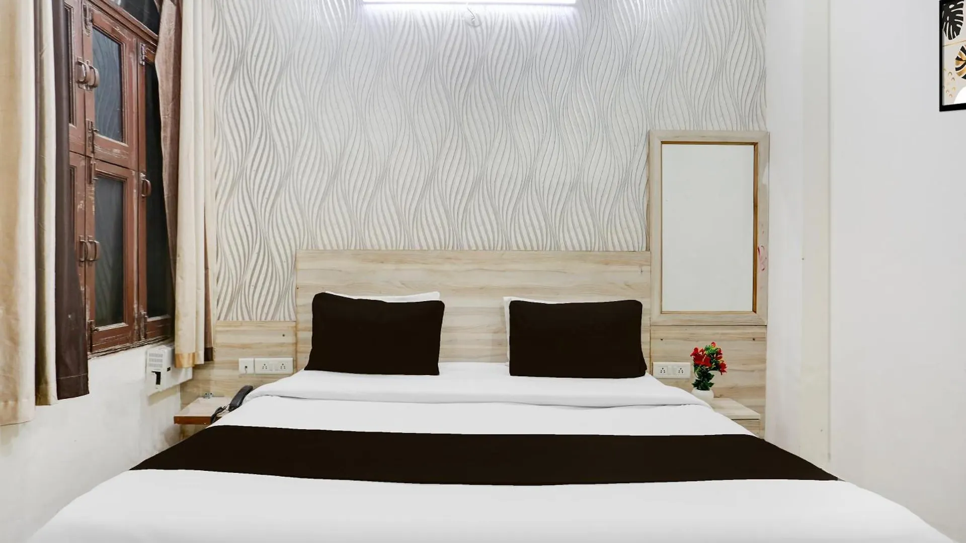 Super Townhouse Sector 4 Gurgaon Hotel