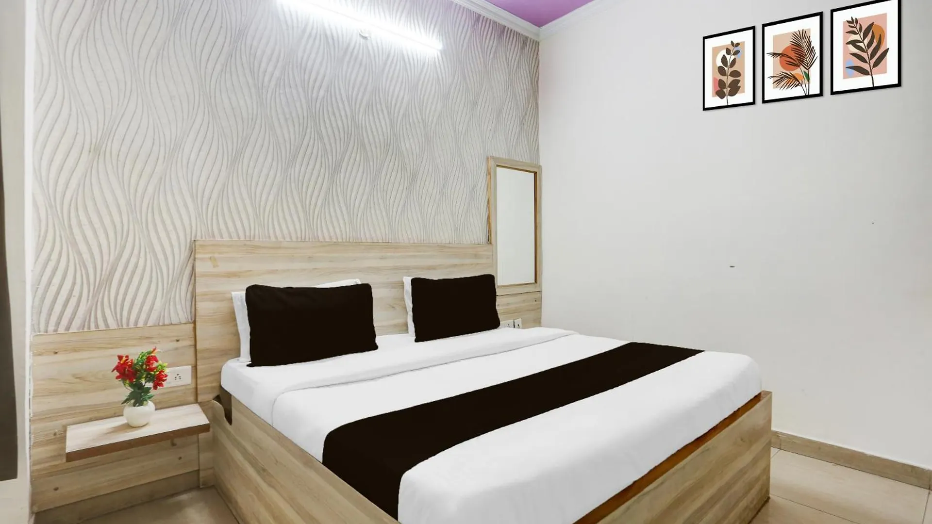 Super Townhouse Sector 4 Gurgaon Hotel 4*,