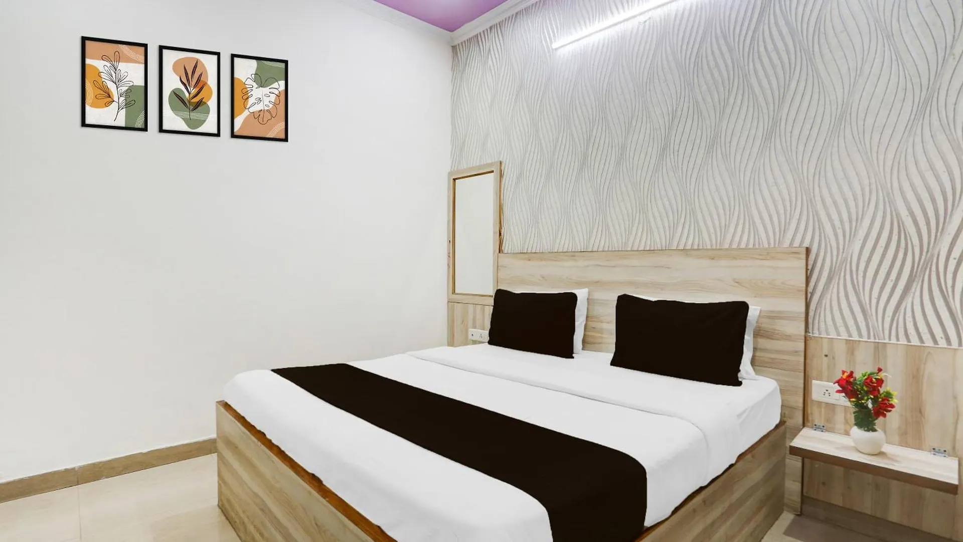 Super Townhouse Sector 4 Gurgaon Hotel