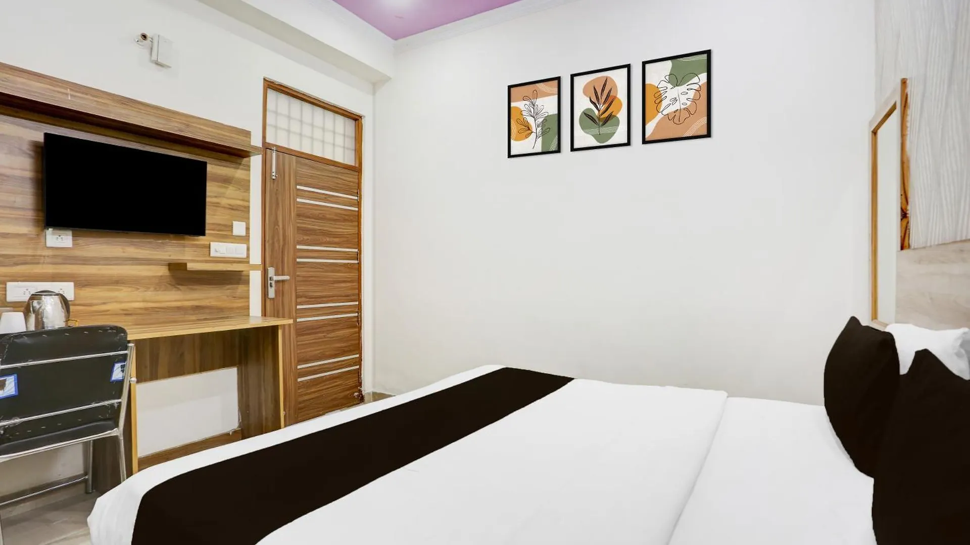 Super Townhouse Sector 4 Gurgaon Hotel
